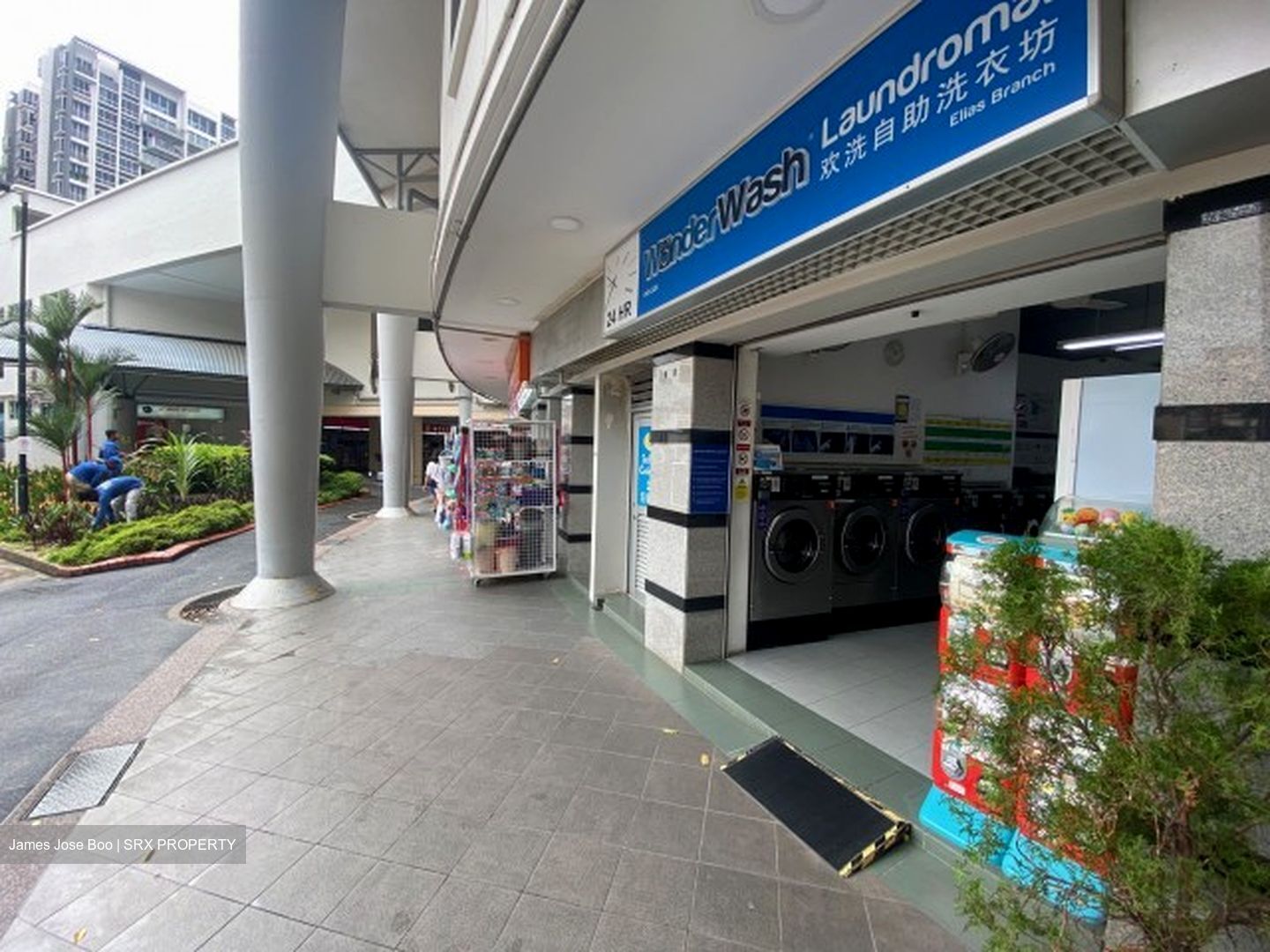 Elias Mall (D18), Retail #583322131